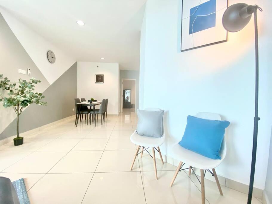 Mansion One Suites - Seaview Modern 2 Bedroom Suites جورج تاون المظهر الخارجي الصورة