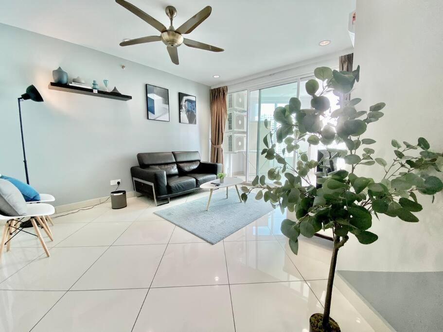 Mansion One Suites - Seaview Modern 2 Bedroom Suites جورج تاون المظهر الخارجي الصورة