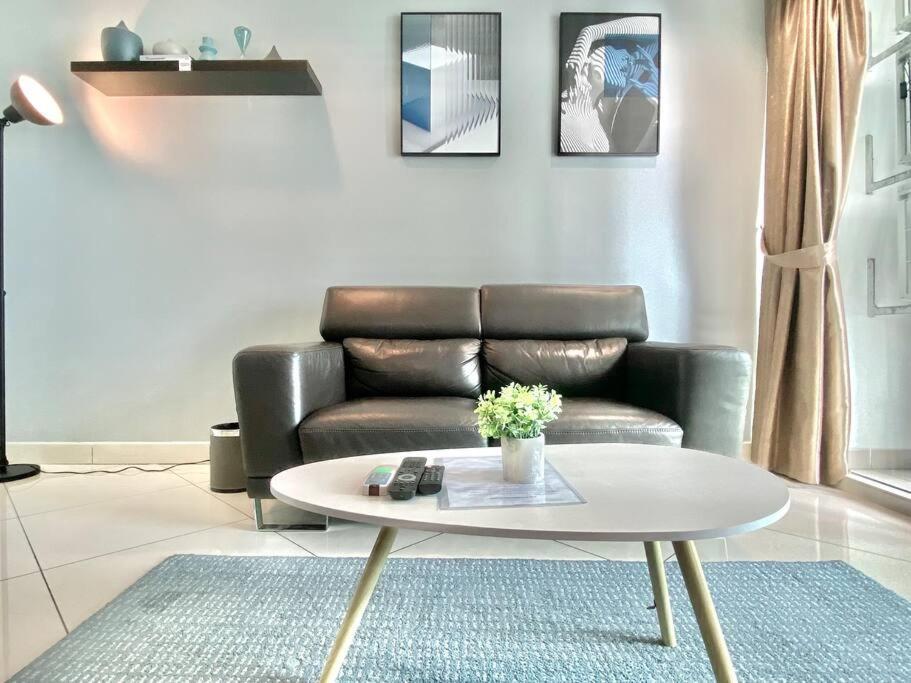 Mansion One Suites - Seaview Modern 2 Bedroom Suites جورج تاون المظهر الخارجي الصورة